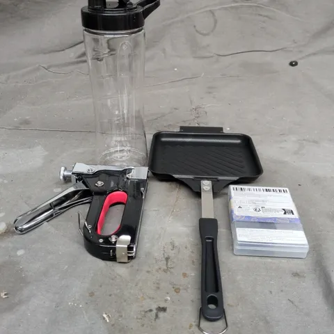 APPROXIMATELY 15 ASSORTED HOUSEHOLD PRODUCTS TO INCLUDE A SKILLET, DRINKS BOTTLE AND A STAPLE GUN