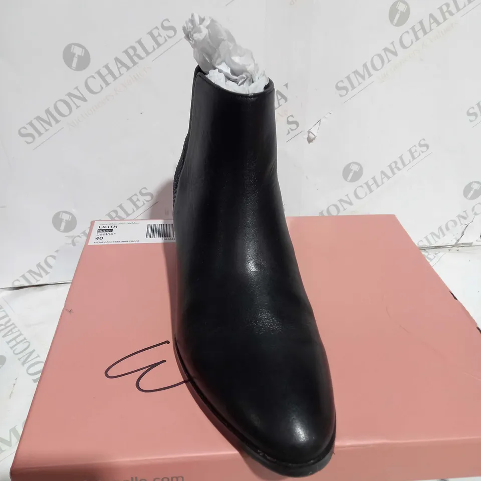 PAIR OF MODA IN PELLE LILITH ANKLE BOOTS BLACK LEATHER SIZE 7