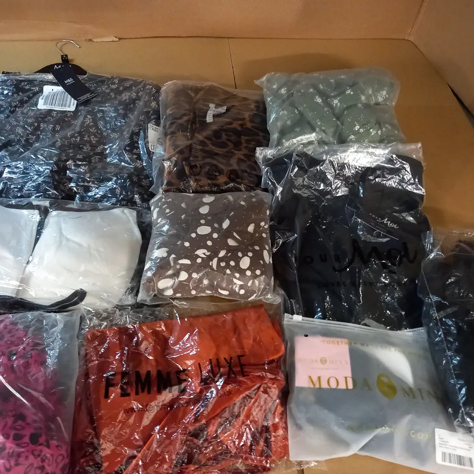 LARGE QUANTITY OF ASSORTED BAGGED CLOTHING ITEMS TO INCLUDE FEMME LUX, POUR MOI AND M&S