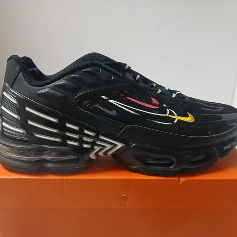 BOXED PAIR OF NIKE AIR MAX PLUS III – MEN'S UK 9