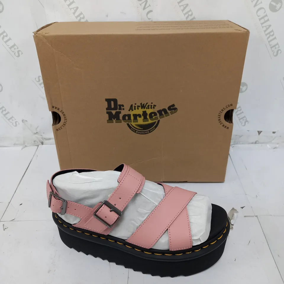 BOXED PAIR OF DR MARTENS VOSS II QUAD PEACH BEIGE UK 7 