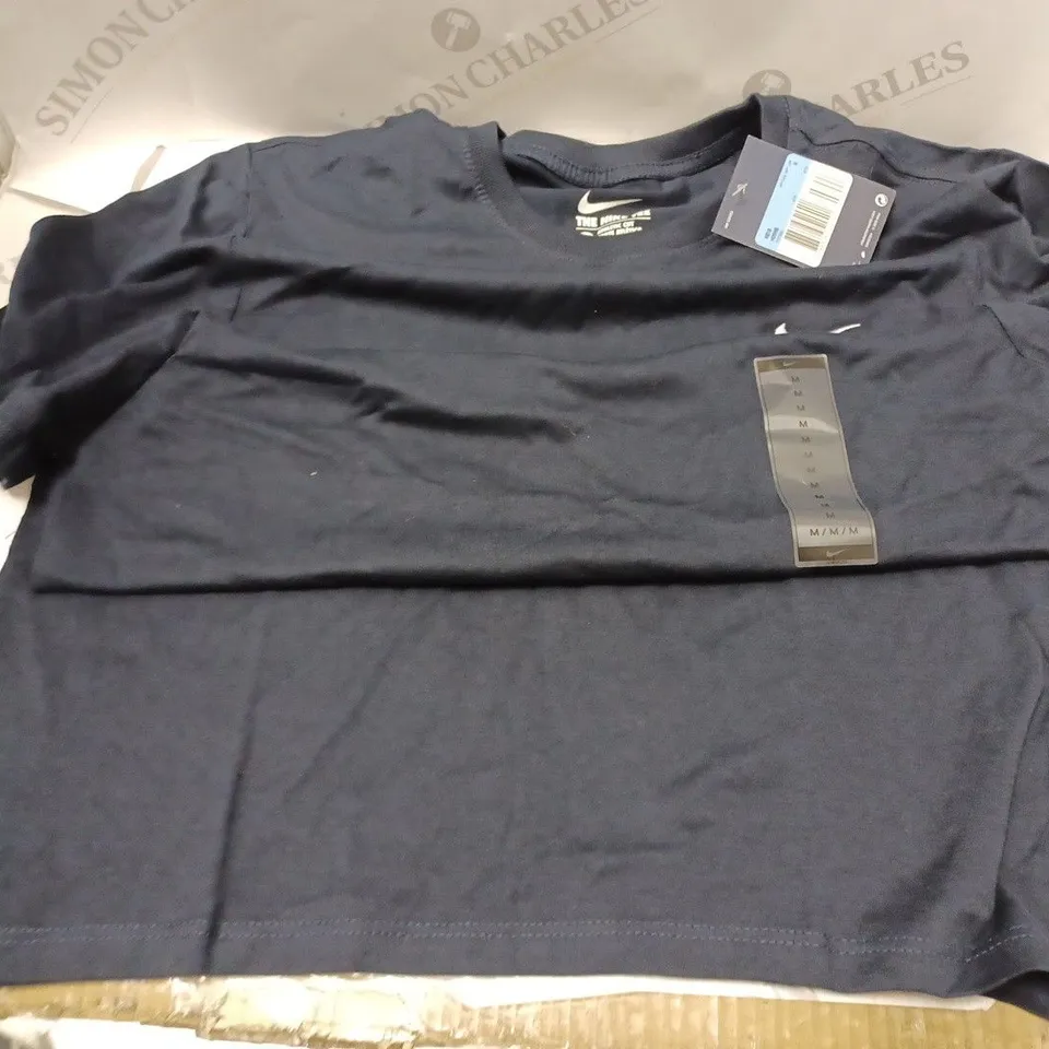 THE NIKE TEE ATHLETIC CUT T-SHIRT IN NAVY - MEDIUM