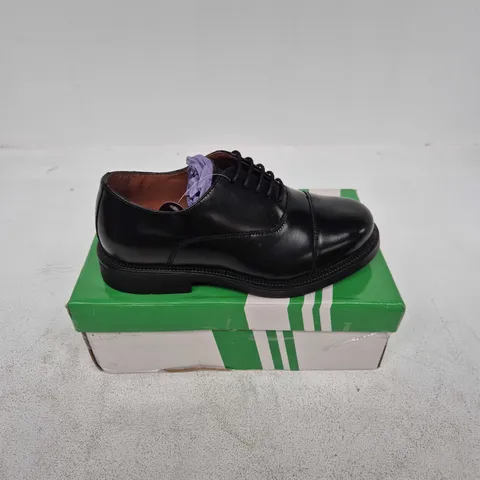 BOXED PAIR OF SCIMITAR CAPPED OXFORD CADET SHOES IN BLACK - SIZE 6