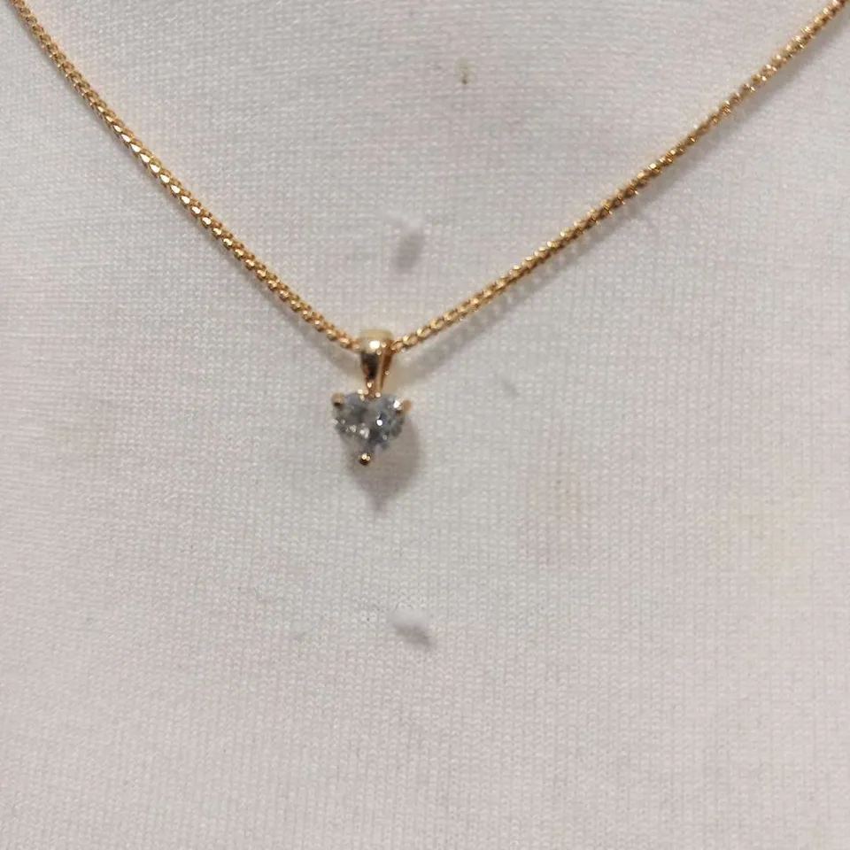 18CT YELLOW GOLD PENDANT ON CHAIN, SET WITH A NATURAL HEART SHAPED DIAMOND