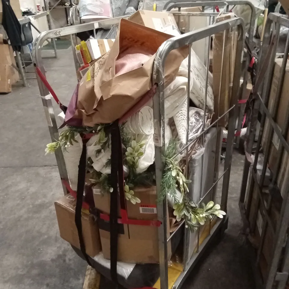 CAGE OF ASSORTED HOUSEHOLD GOODS AND PRODUCTS TO INCLUDE; LIGHTING PRODUCTS, DECOR, SHELVES ETC - CAGE NOT INCLUDED