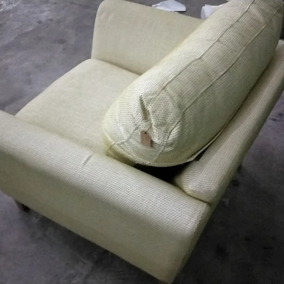 QUALITY CREAM/GREEN ARMCHAIR WITH WOODEN LEGS