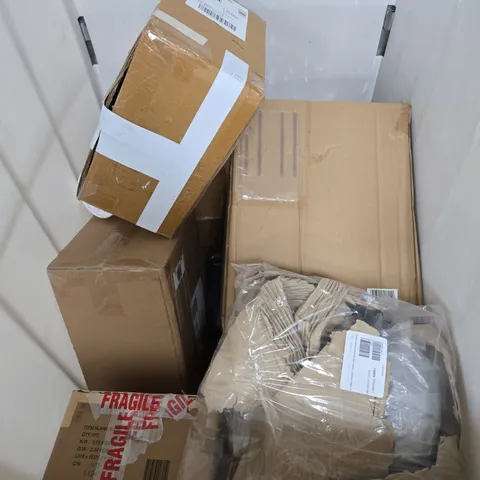 CAGE OF APROX 10 ASSORTED  HOUSEHOLD ITEMS TO INCLUDE GARDEN HOSE, LIGHTS ETC - COLLECTION ONLY