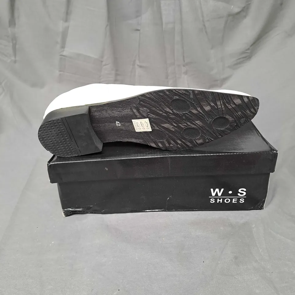 BOX OF APPROXIMATELY 10 PAIRS OF MENS SHOES IN WHITE - VARIOUS SIZES