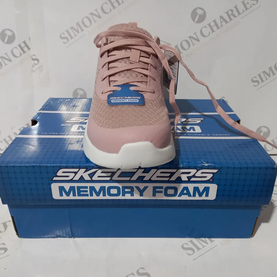 BOXED PAIR OF SKECHERS DYNAMIGHT 2 TRAINERS IN PINK UK SIZE 5