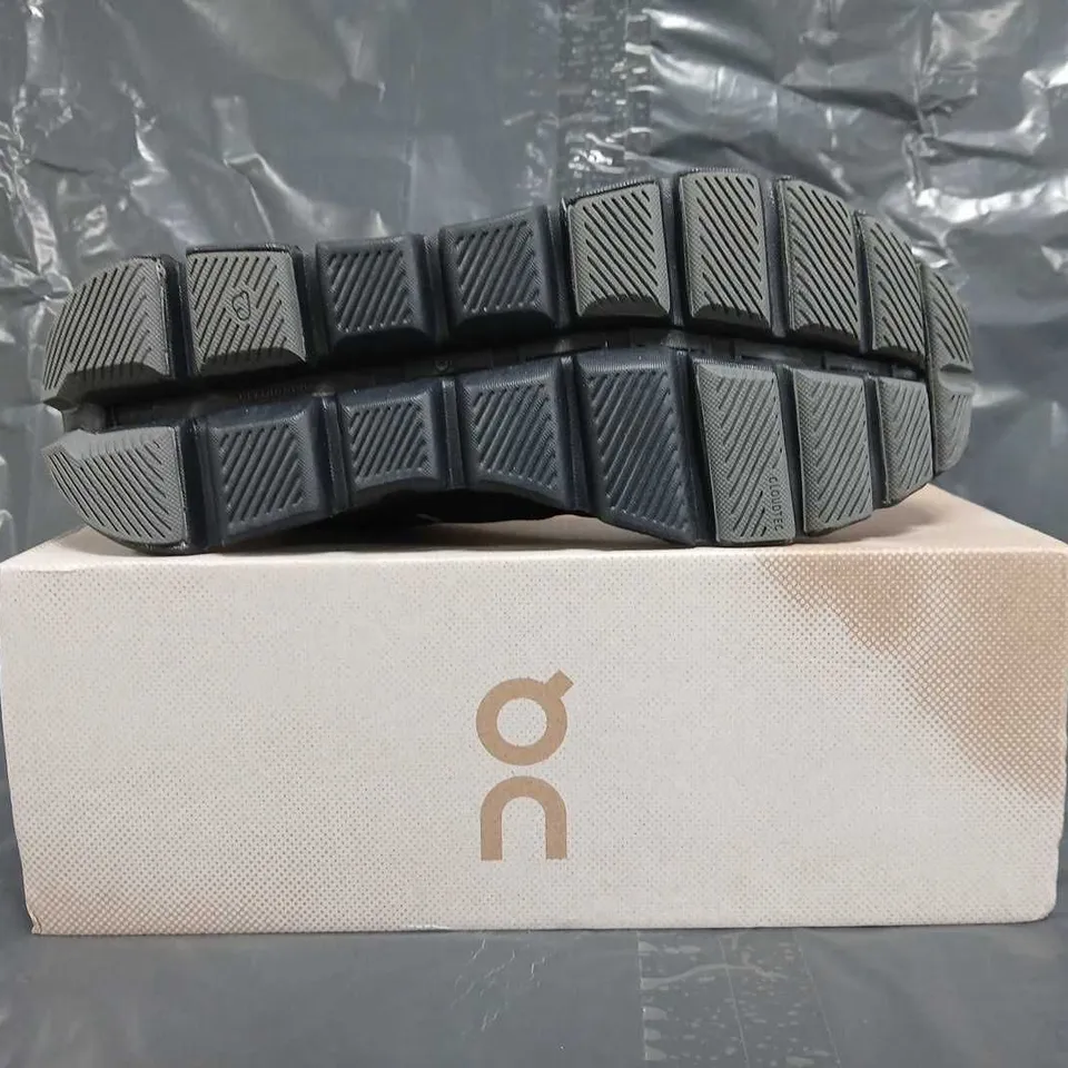 BOXED PAIR OF ON CLOUD X SHOES IN BLACK SIZE UK 9