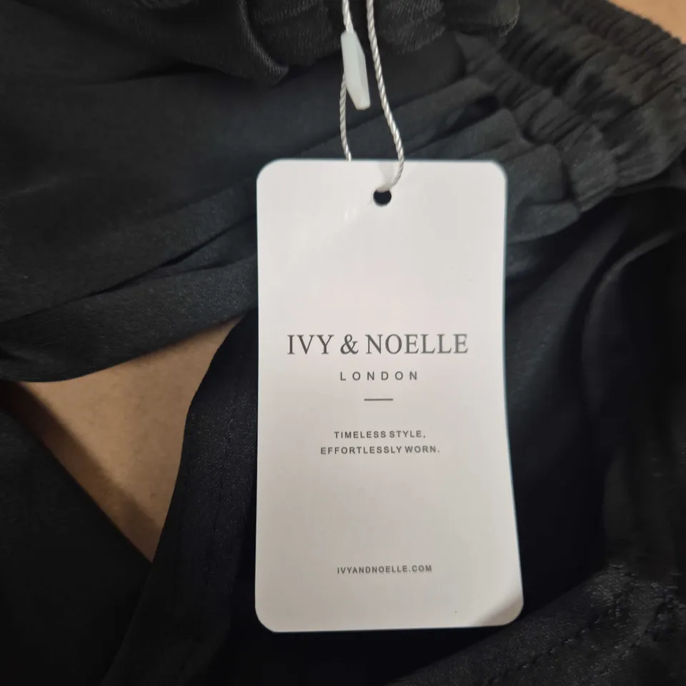 IVY & NOELLE LONDON BLACK WOMEN’S T-SHIRT & JOGGER SET XL