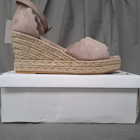 BOXED PAIR OF SHOES BY EMMA OPEN TOE WEDGE SANDALS UK SIZE 6