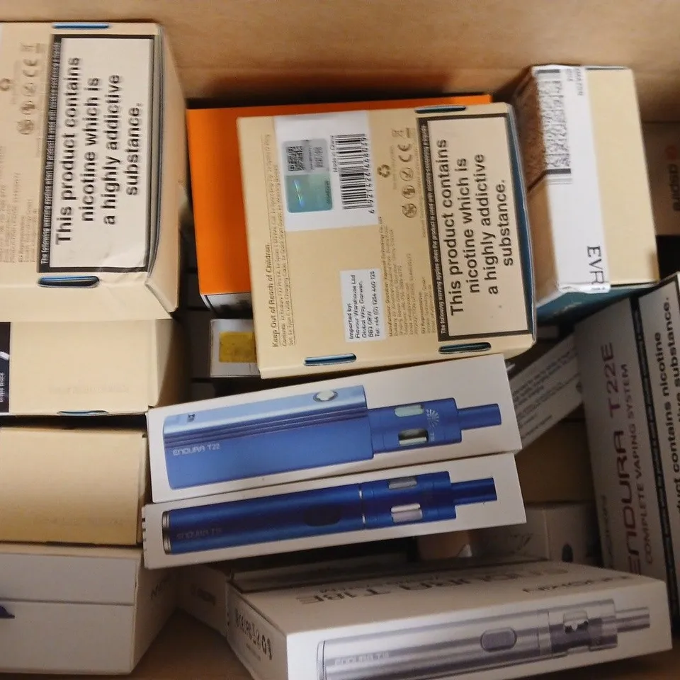 APPROXIAMTELY 15 ASSORTED VAPING PRODUCTS TO INCLUDE ASPIRE, INNOKIN, ETC - COLLECTION ONLY