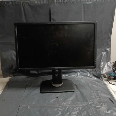 DELL FLAT PANEL MONITOR – DVI-D & VGA INPUTS, ON STAND - DAMAGE TO SCREEN AND CASING