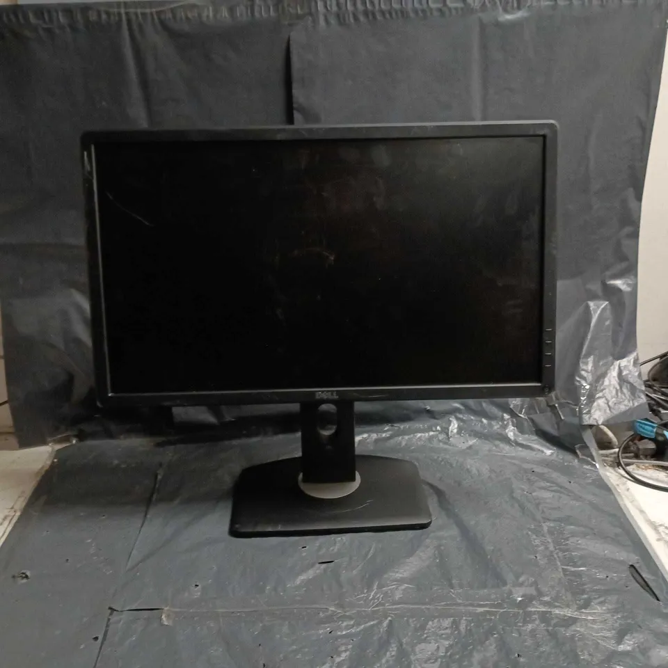 DELL FLAT PANEL MONITOR – DVI-D & VGA INPUTS, ON STAND - DAMAGE TO SCREEN AND CASING