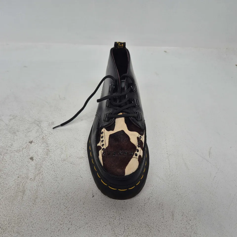DR. MARTENS RAMSEY CHUKKA BOOTS IN BLACK AND FREESIAN COW PRINT - UK 4