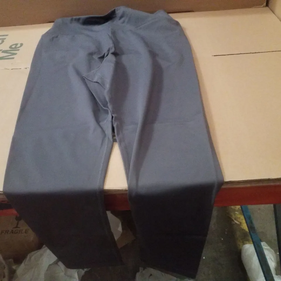 BOX CONTAINING APPROXIMATELY 12 BRAND NEW ANTHOLOGY CHARCOAL ATHLEISURE LEGGINGS - SIZE 18