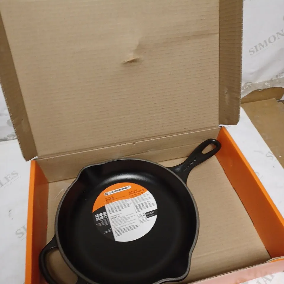 LE CREUSET SIGNATURE ENAMELLED CAST IRON SKILLET FRYING PAN