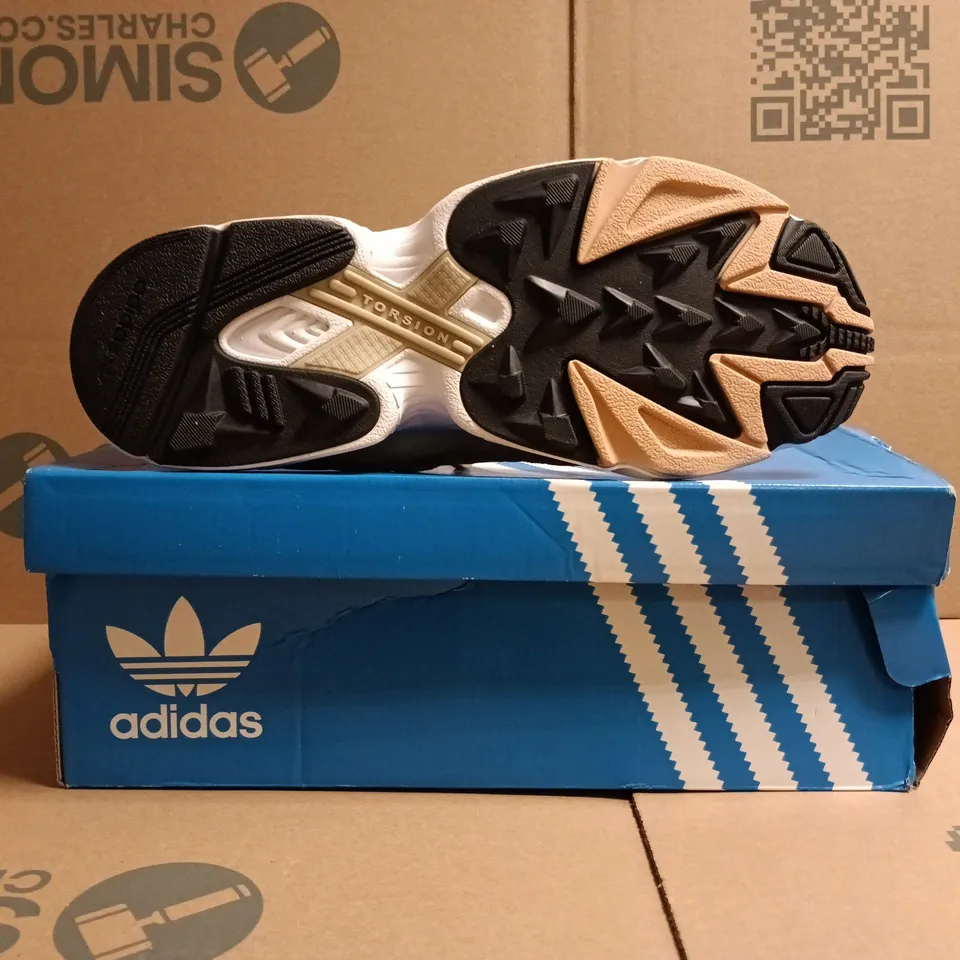 BOXED PAIR OF ADIDAS FALCON W TRAINERS IN SAND SIZE UK 9