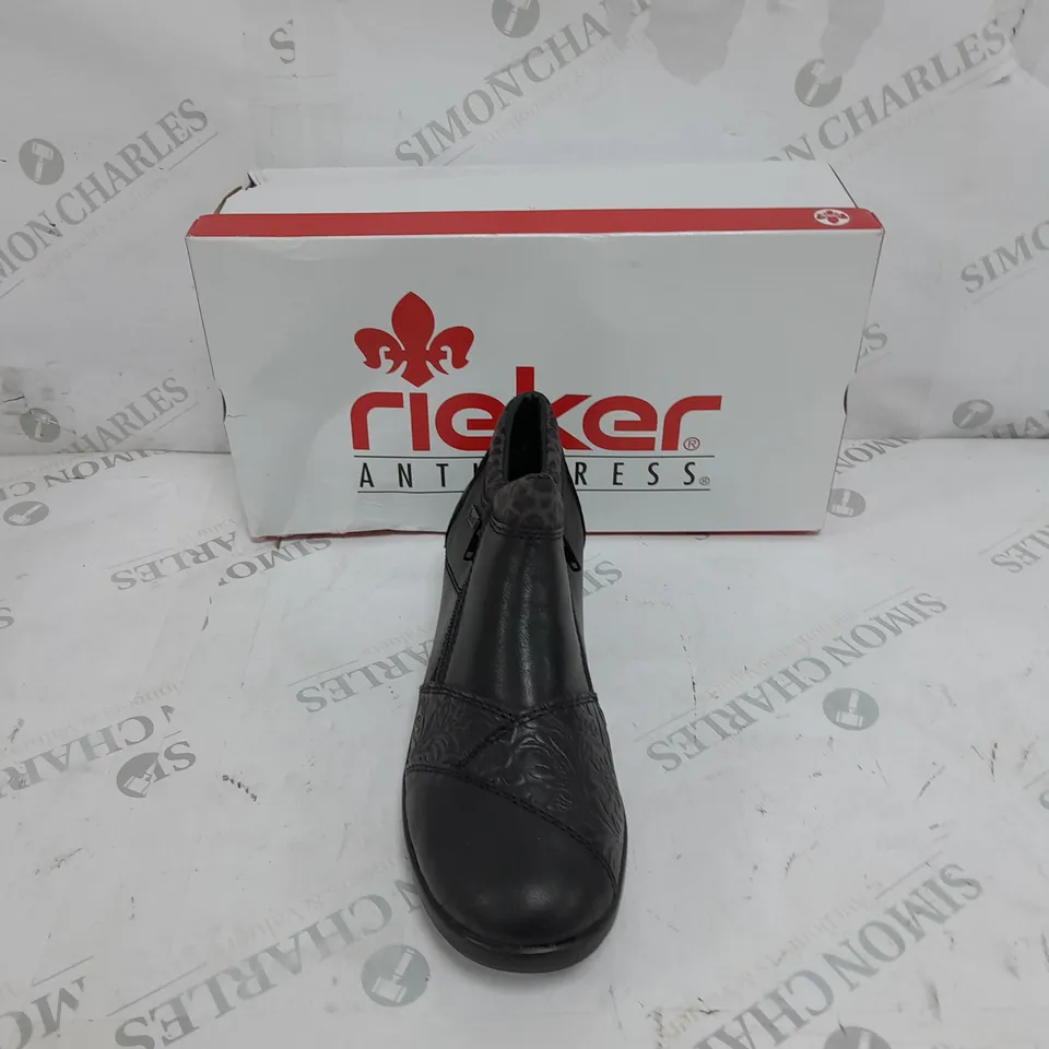 BOXED PAIR RIEKER LEATHER DOUBLE ZIP WATER RESISTANT BOOTS IN BLACK SIZE 6