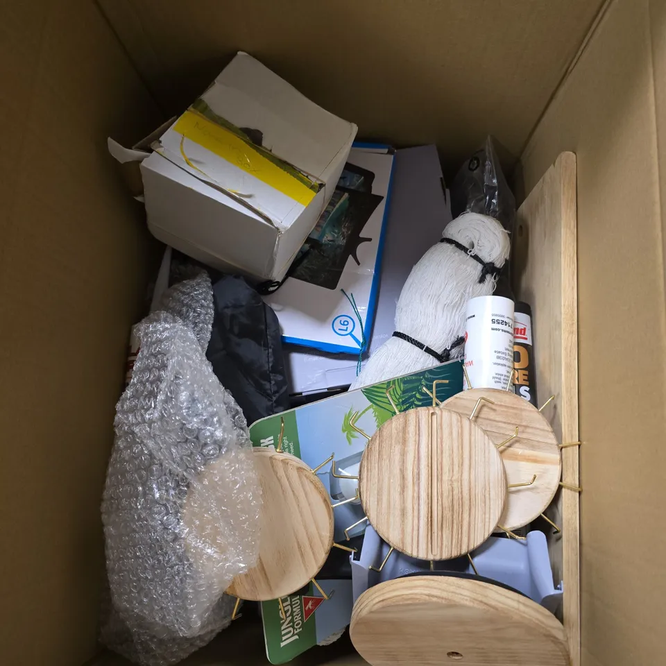 BOX OF APPROXIMATELY 10 ASSORTED HOUSEHOLD ITEMS TO INCLUDE - THE WALKING DEAD COMIC - MEMORY FOAM COOLING PILLOW - JUNGLE FORMULA TRAVEL PACK - ETC - COLLECTION ONLY