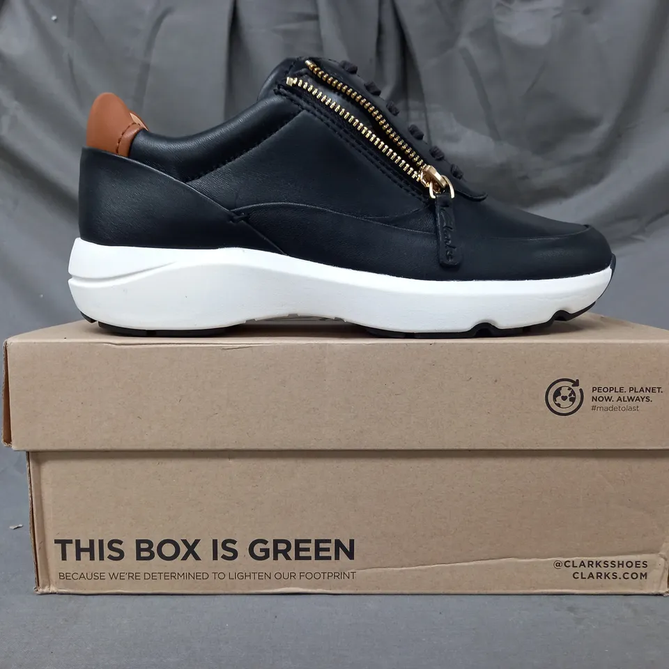 BOXED PAIR OF CLARKS TIVOLI ZIP SHOES IN BLACK UK SIZE 5.5