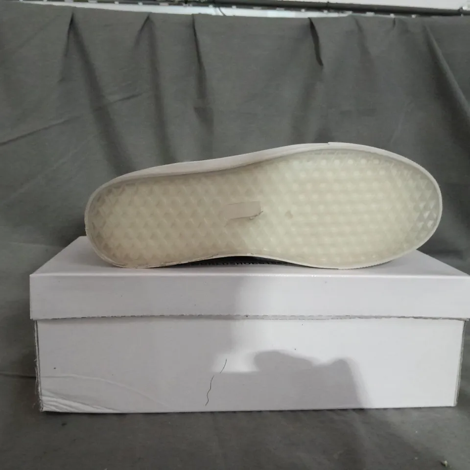 APPROXIMATELY 12 BOXED PAIR OF BLUE SLIP ON TRAINERS IN VARIOUS SIZES TO INCLUDE SIZE 37EU 