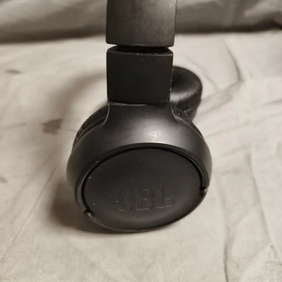 JBL OVER-EAR HEADPHONES – BLACK 