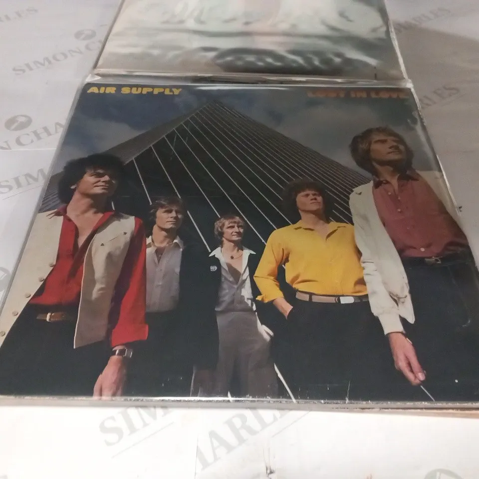 A COLLECTION OF 8 X VINYL RECORDS.