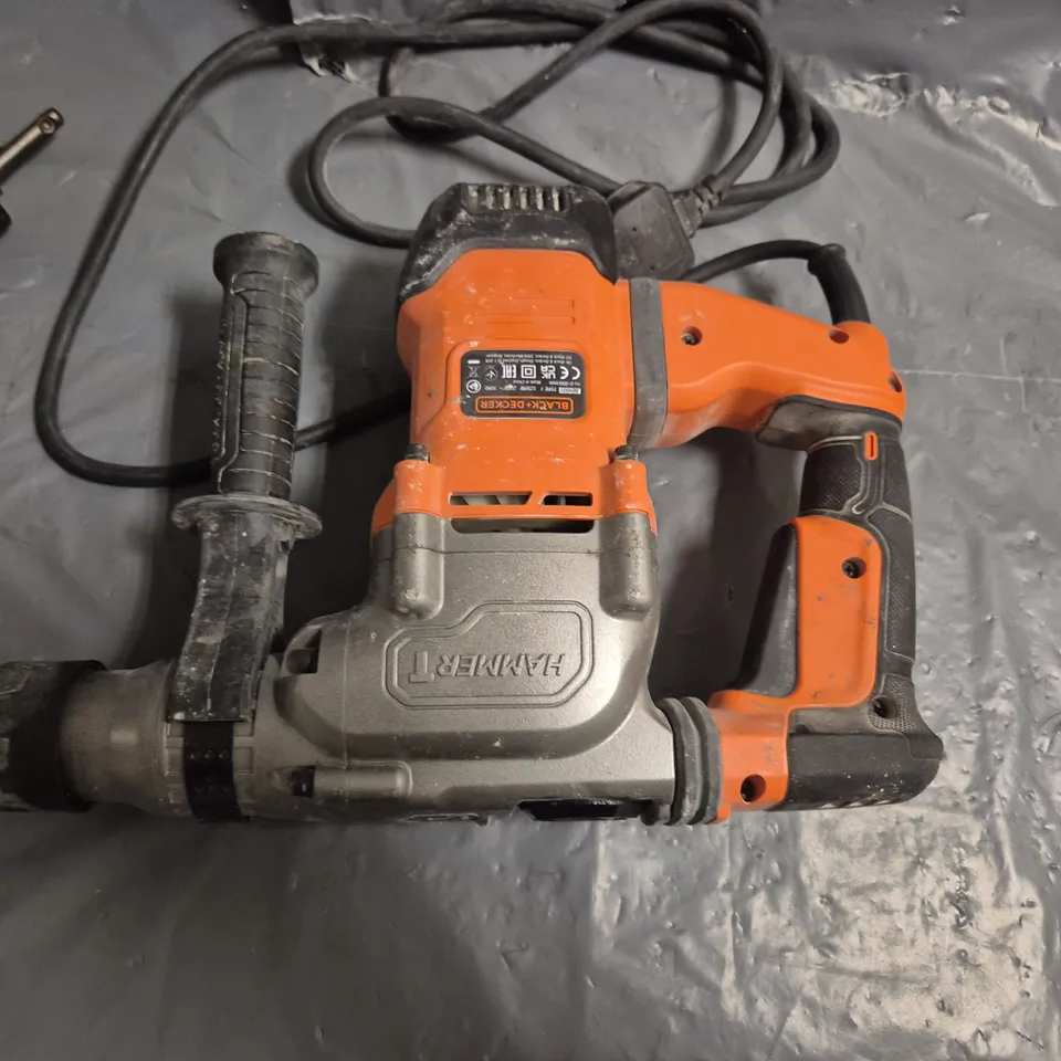 BLACK & DECKER 1250W BEHS03 HAMMER DRILL IN CASE