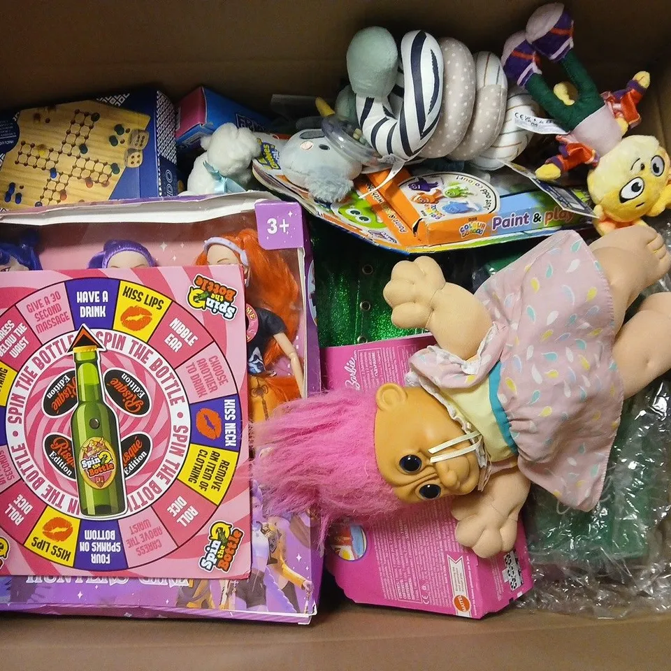 APPROXIMATELY 20 ASSORTED TOYS, GAMES, GIFTS AND NOVELTIES TO INCLUDE HUNTERS GIRL SET, CLASSIC LUDO, MINI BARBIE LAND, ETC - COLLECTION ONLY