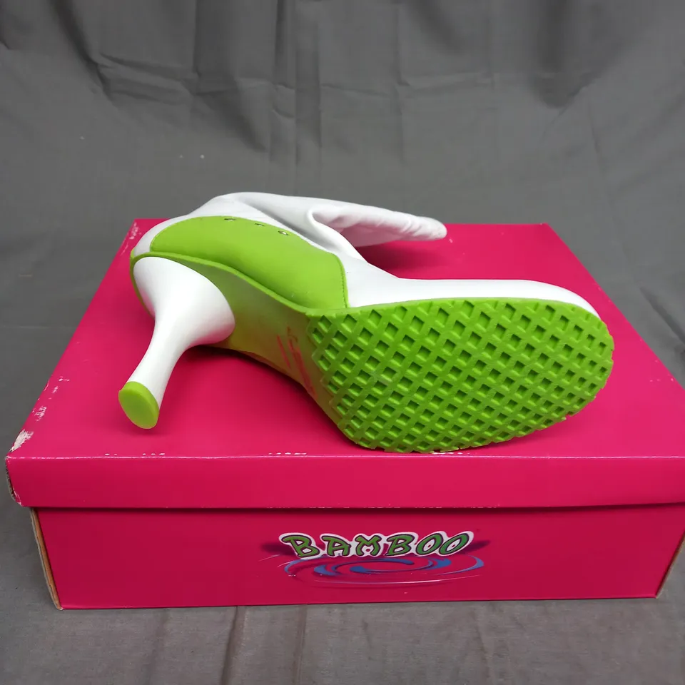 BOXED BAMBOO LEATHER BALLER HIGH HEEL SHOES IN GREEN AND WHITE SIZE 7