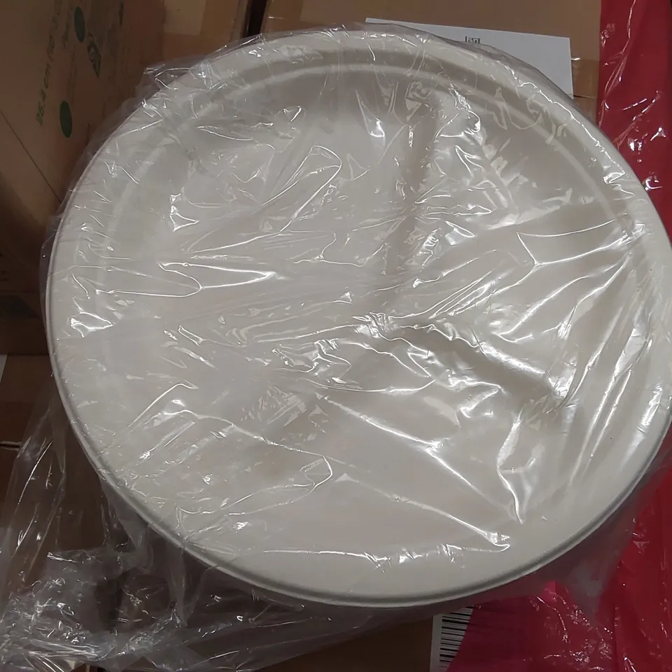 PALLET OF APPROXIMATELY 20 BOXES OF 200x 25.4CM (10" 3 COMPARTMENT) ROUND PULP MOLDED PLATES 