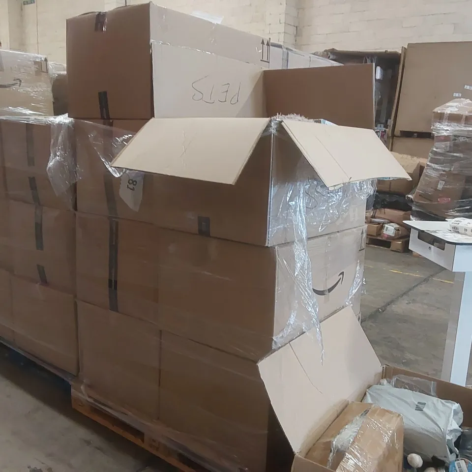 PALLET CONTAINING A VERY LARGE QUANTITY OF ASSORTED PET ITEMS