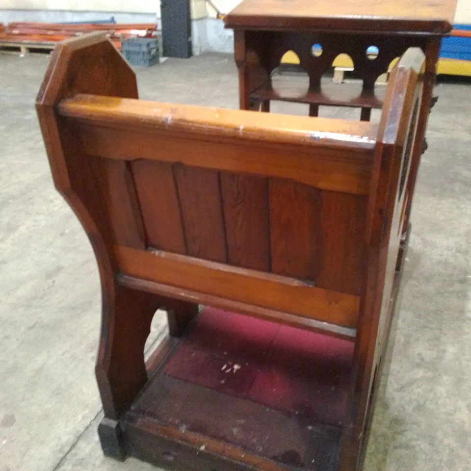  VINTAGE MAHOGANY EFFECT ORNATE CLERGY CHAIR PEW BENCH WITH TEXT STAND AND CARPETED KNEELING SPACE