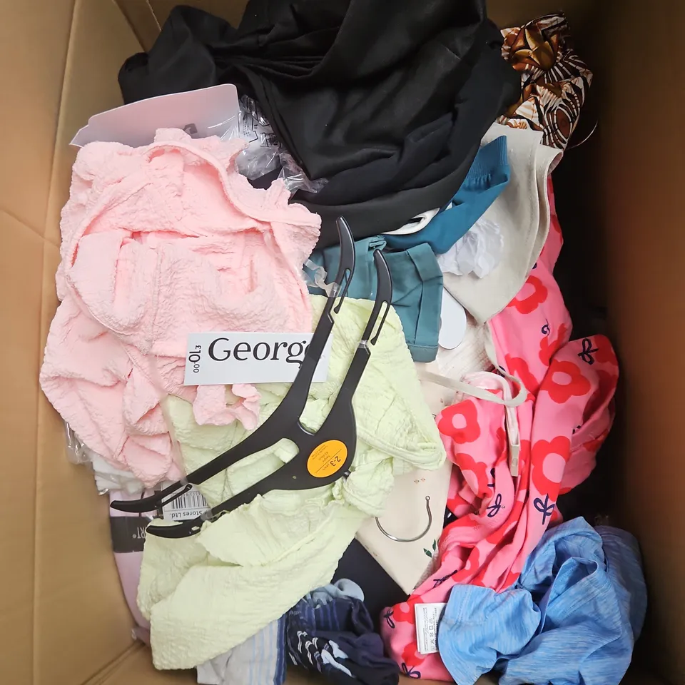BOX OF APPROXIMATELY 30 ASSORTED KIDS CLOTHING ITEMS TO INCUDE - SHIRT, HATS, SOCKS, ETC