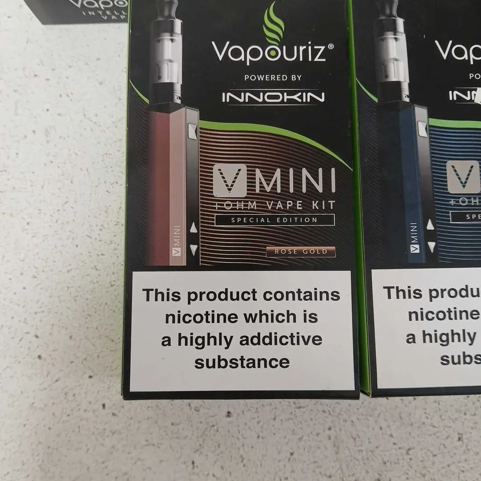 BOX OF APPROXIMATELY 35 ASSORTED E-CIGARETTES AND COMPONENTS TO INCLUDE: ASSORTED VAPOURIZ DEVICE KITS 