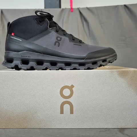 BOXED PAIR OF ON CLOUDROAM WATERPROOF SHOES IN BLACK/GREY UK SIZE 8