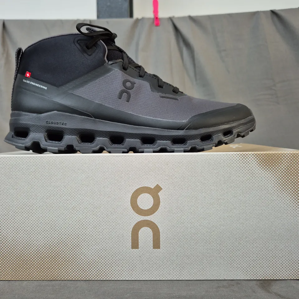 BOXED PAIR OF ON CLOUDROAM WATERPROOF SHOES IN BLACK/GREY UK SIZE 8