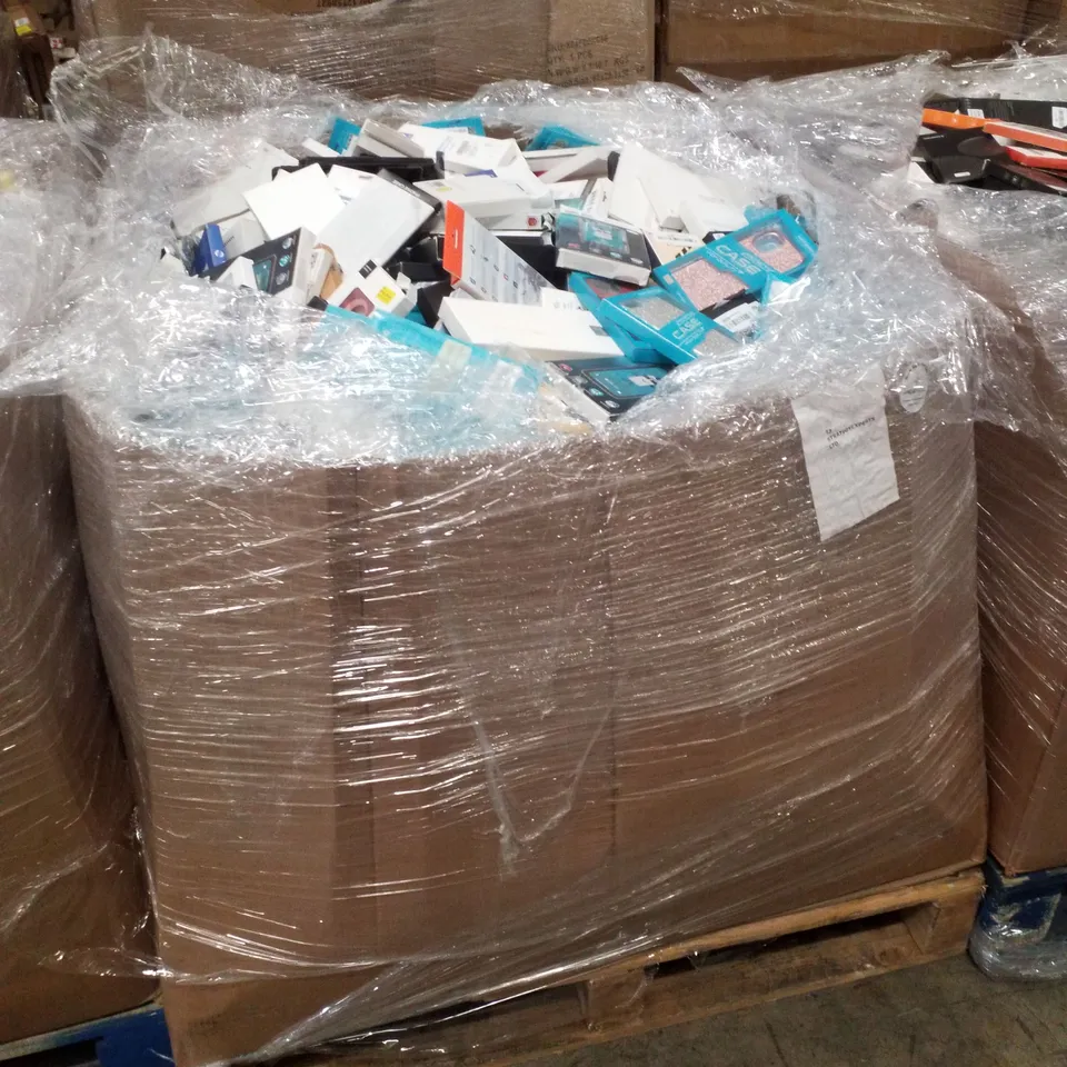 PALLET CONTAINING LARGE QUANTITY OF ASSORTED PHONE CASES