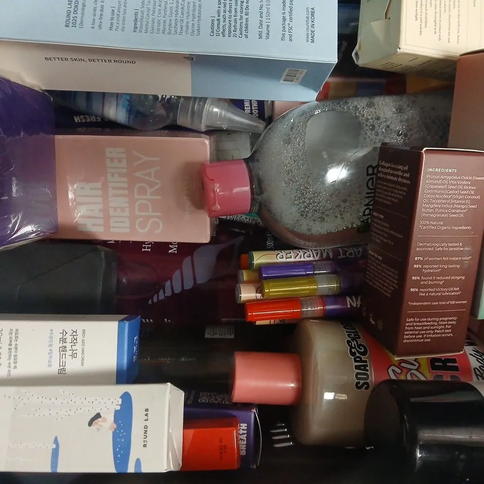 APPROXIMATELY 20 ASSORTED COSMETIC ITEMS TO INCLUDE DERCOS, NAYDAYA, ETC - COLLECTION ONLY