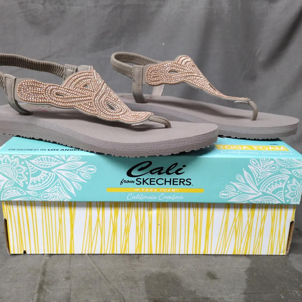 SKECHERS CALI YOGA FOAM THONG SANDALS TAUPE WITH SEQUIN DETAIL SIZE 7