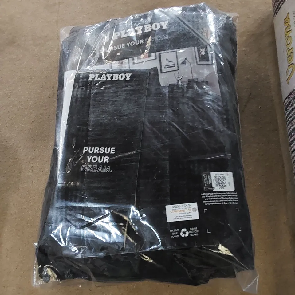 BAGGED SOFT SATIN STRIPE DUVET COVER SET // SIZE: KING 