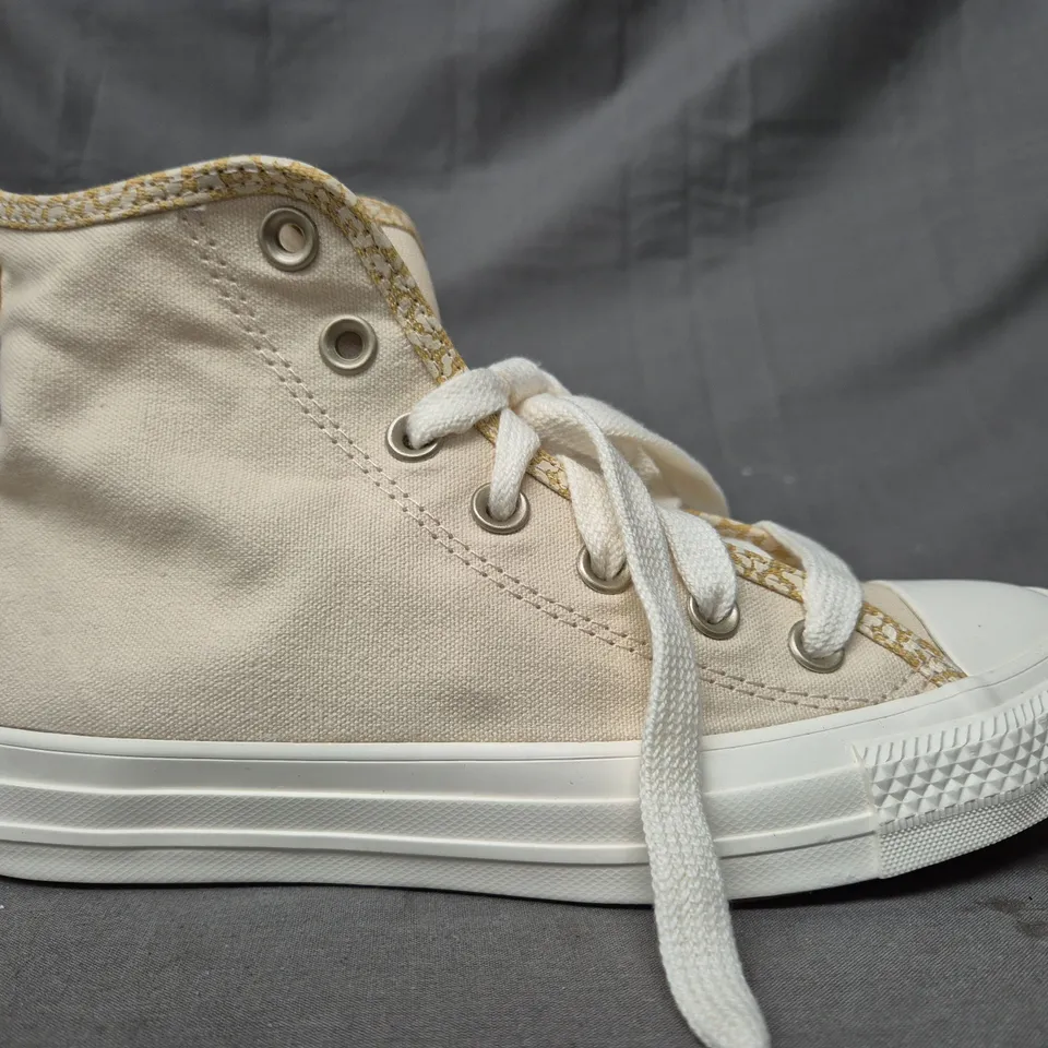 BOXED PAIR OF CONVERSE HI-TOP CANVAS SHOES IN BEIGE UK SIZE 5