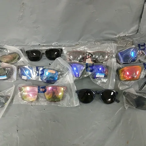 APPROXIMATELY 200 ASSORTED FASHION GLASSES BY OBJECT IN VARIOUS STYLES AND SIZES