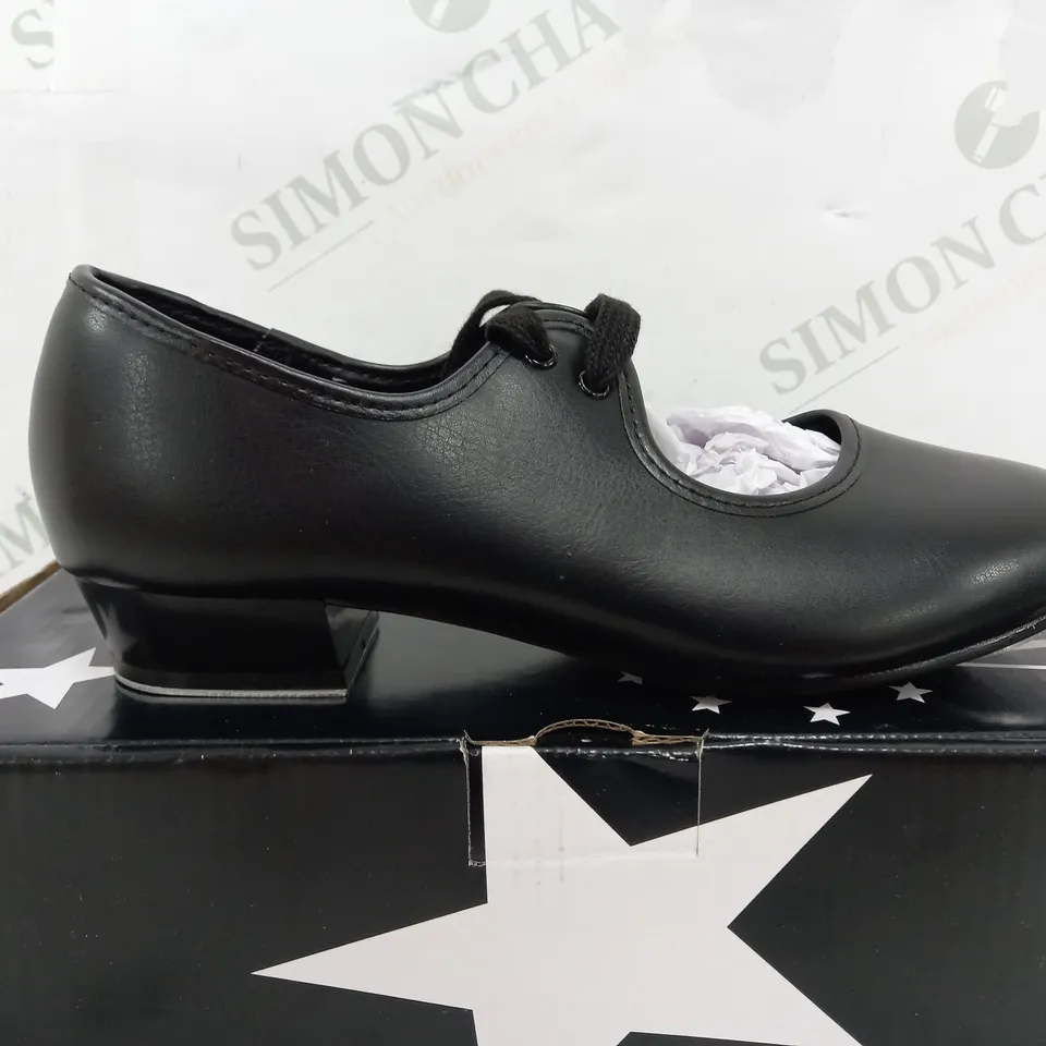 BOXED PAIR OF RV ROCK VALLEY TAP DANCING SHOES IN BLACK - UK 3 1/2