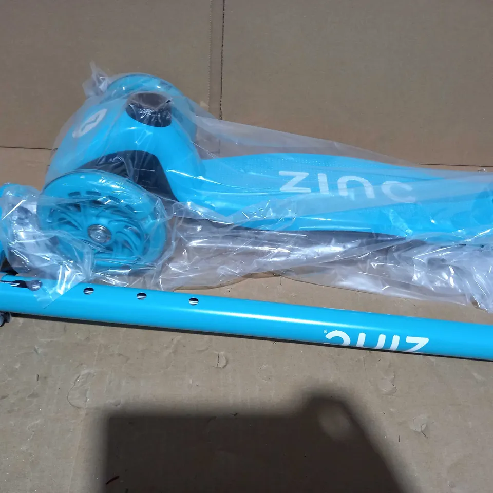 ZINC 3 WHEELED LIGHT UP STAR SCOOTER  RRP £39.99