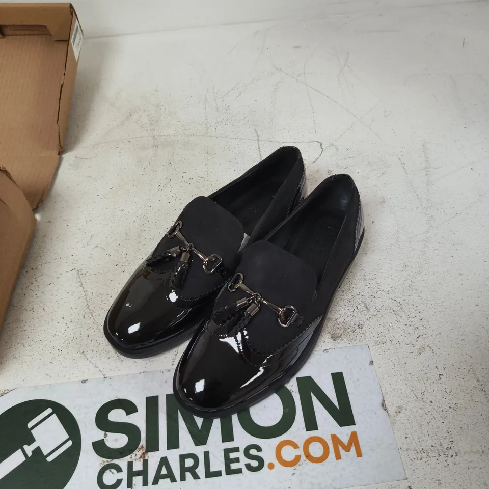 SIMPLY BE  BLACK PATENT LEATHER LOAFERS WITH HORSEBIT – UK 6 WIDE (US 8, EU 39.5) 