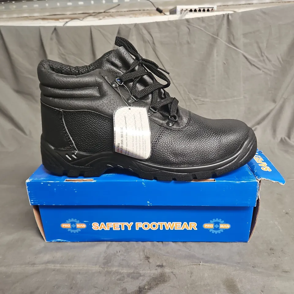 BOXED PAIR OF PROMAN CHUKKA BOOT IN BLACK SIZE UK 13