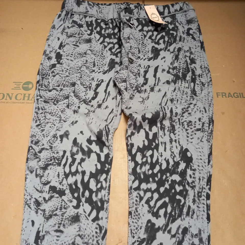 TRINITY GREY FITNESS/WALKING PANTS - SIZE M/L
